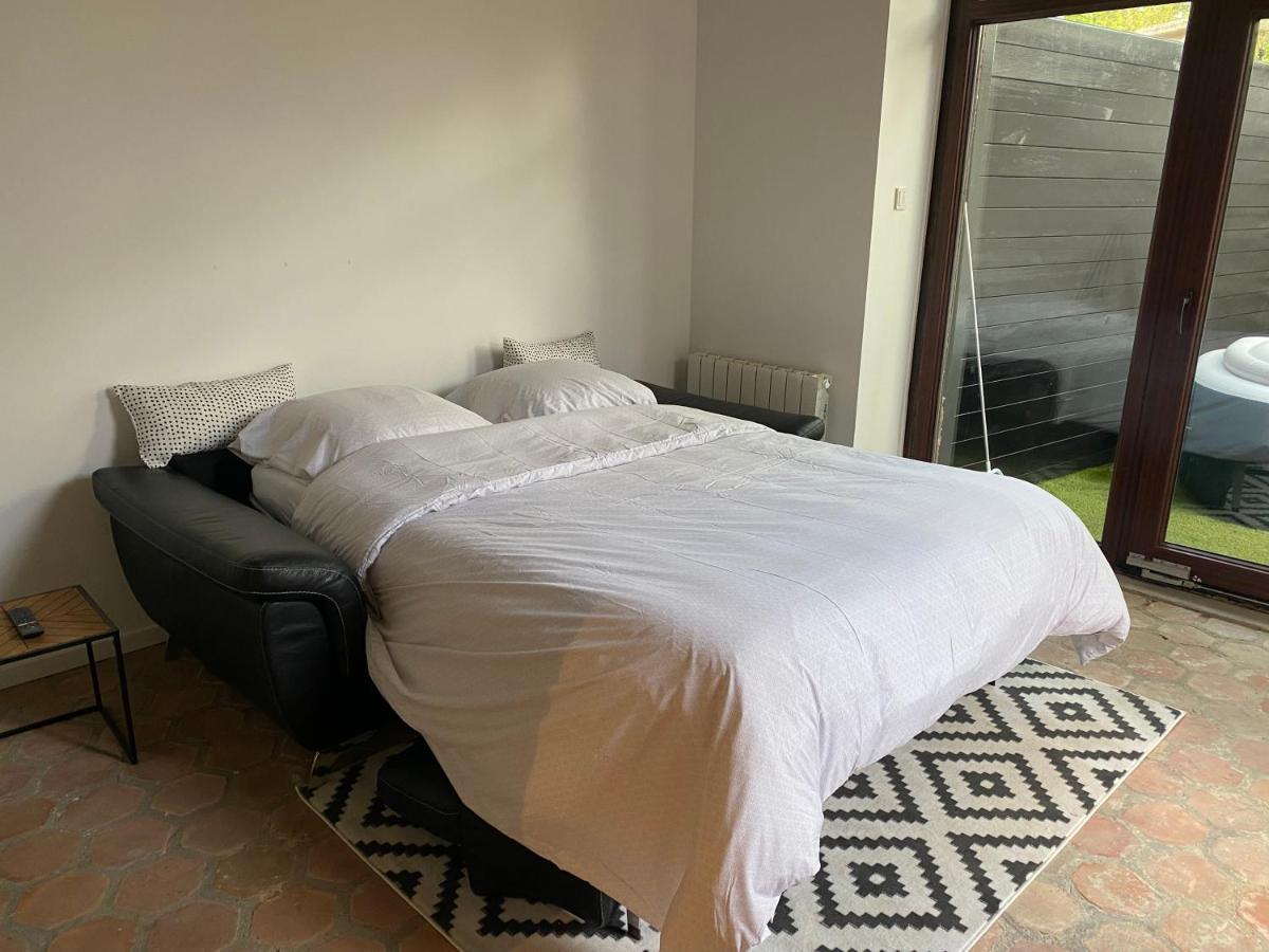 Studio Duplex Avec Spa Et Cour Privee Bonnelles Exterior photo