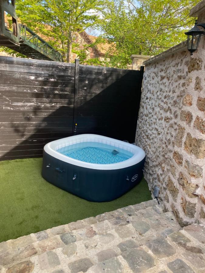 Studio Duplex Avec Spa Et Cour Privee Bonnelles Exterior photo