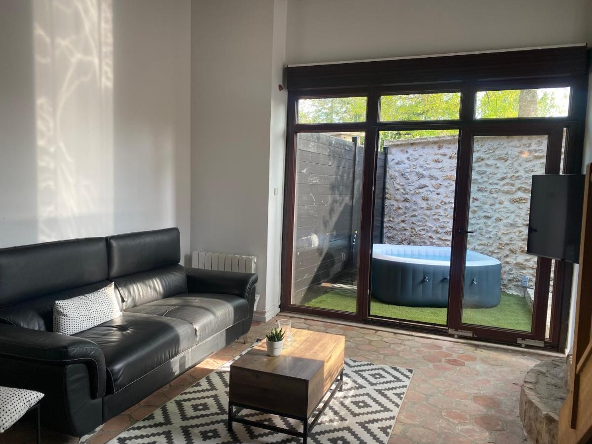 Studio Duplex Avec Spa Et Cour Privee Bonnelles Exterior photo